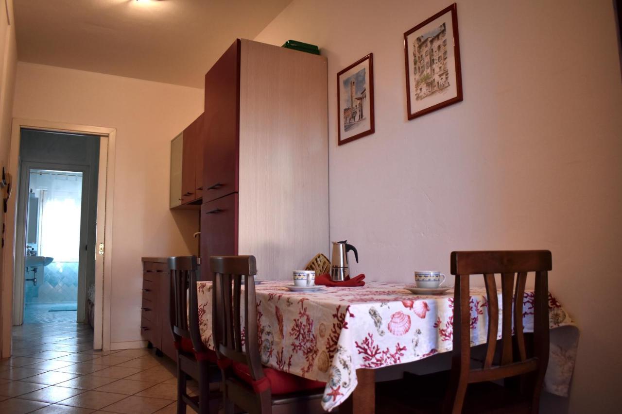 Appartamenti Villa Lina Desenzano del Garda Buitenkant foto