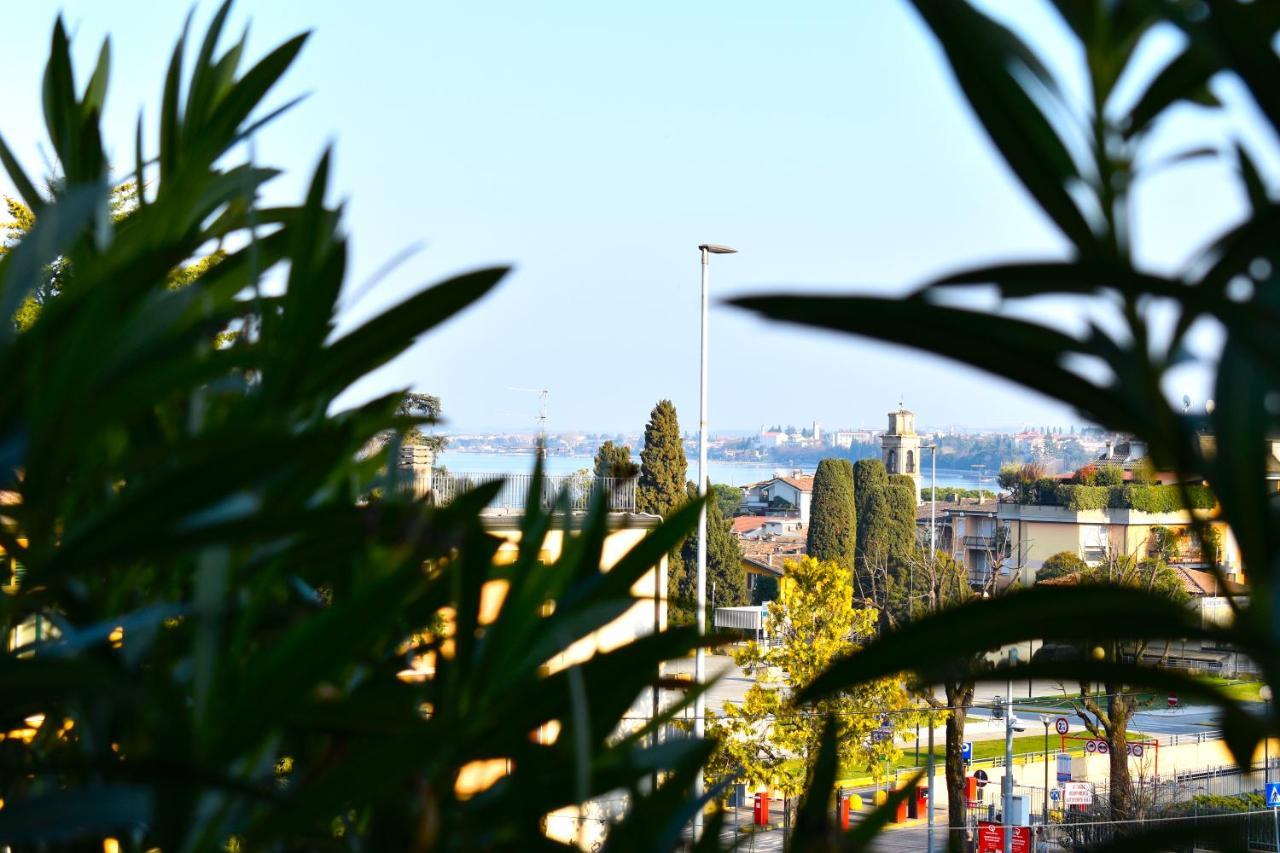 Appartamenti Villa Lina Desenzano del Garda Buitenkant foto