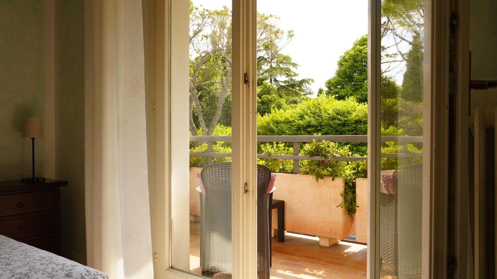 Appartamenti Villa Lina Desenzano del Garda Buitenkant foto
